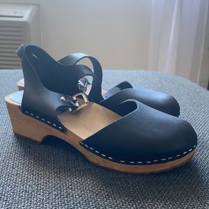 Mia Sofia Black Clogs